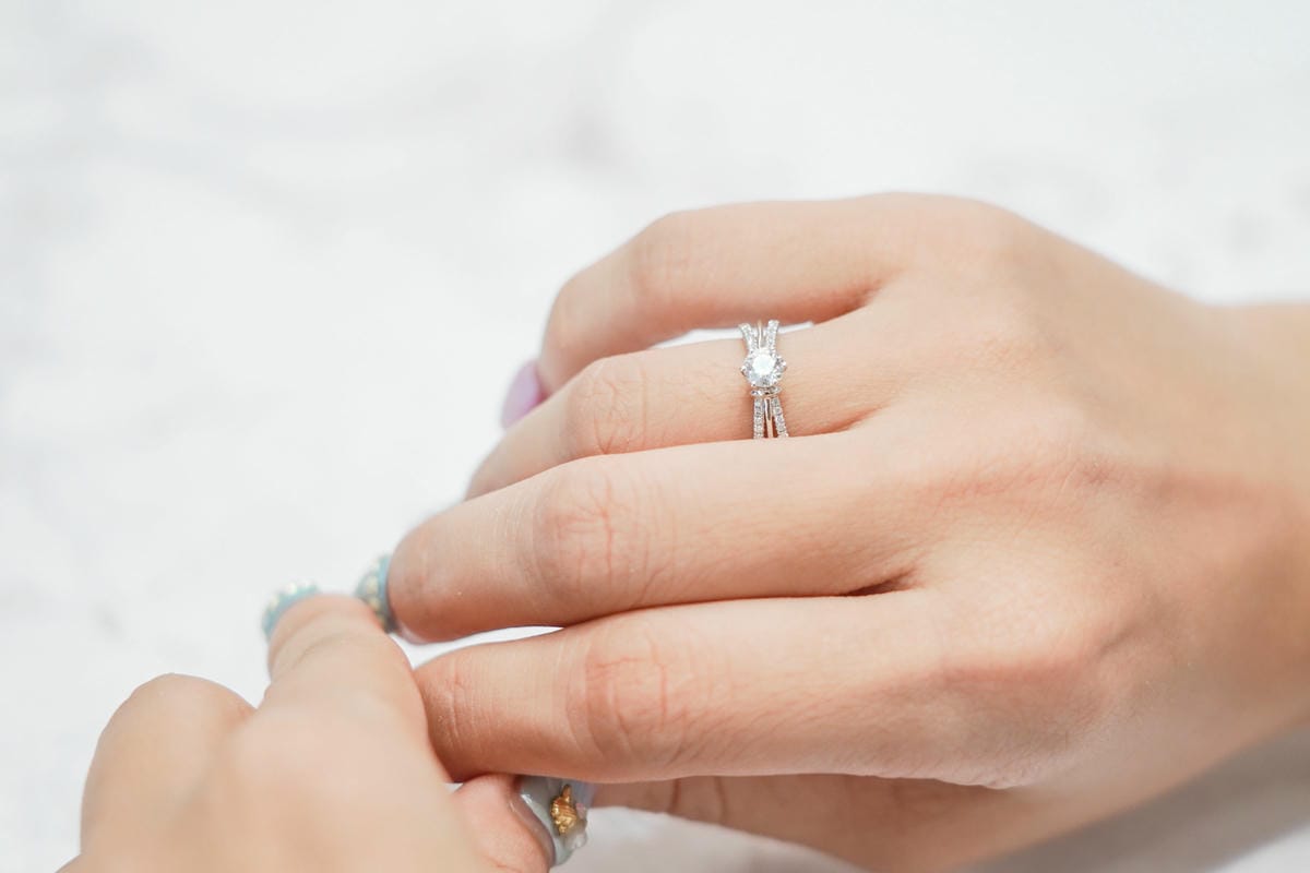 婚戒推薦|ALUXE亞立詩高雄博愛門市 品牌四大優勢為每一對新人傳遞幸福23.jpg 婚戒推薦|ALUXE亞立詩高雄博愛門市 品牌四大優勢為每一對新人傳遞幸福23.jpg