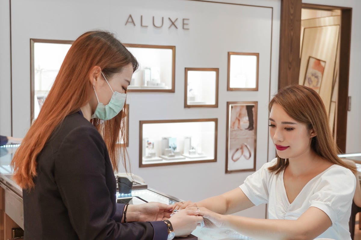 婚戒推薦|ALUXE亞立詩高雄博愛門市 品牌四大優勢為每一對新人傳遞幸福21.jpg 婚戒推薦|ALUXE亞立詩高雄博愛門市 品牌四大優勢為每一對新人傳遞幸福21.jpg