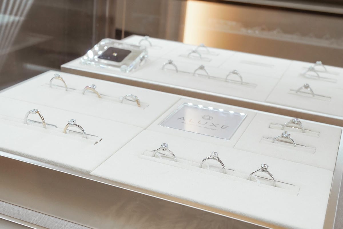 婚戒推薦|ALUXE亞立詩高雄博愛門市 品牌四大優勢為每一對新人傳遞幸福12.jpg 婚戒推薦|ALUXE亞立詩高雄博愛門市 品牌四大優勢為每一對新人傳遞幸福12.jpg