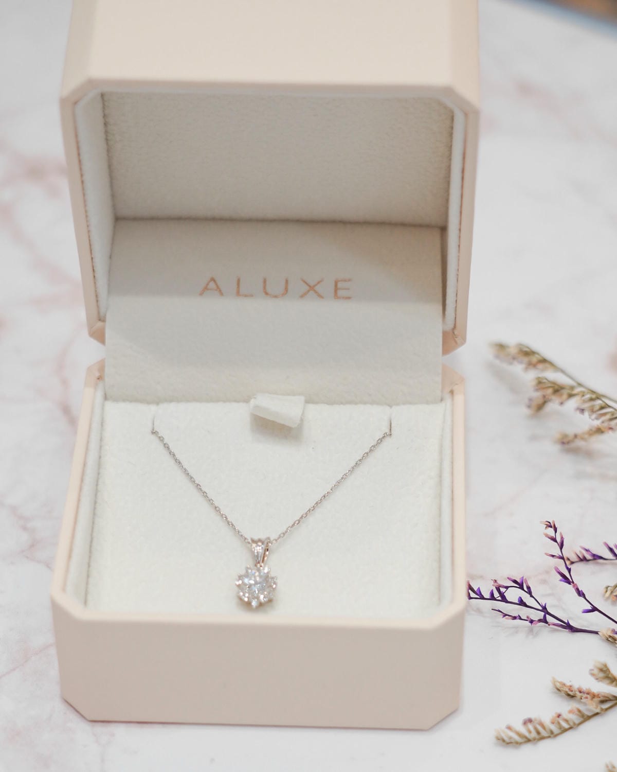 婚戒推薦|ALUXE亞立詩高雄博愛門市 品牌四大優勢為每一對新人傳遞幸福46.jpg 婚戒推薦|ALUXE亞立詩高雄博愛門市 品牌四大優勢為每一對新人傳遞幸福46.jpg