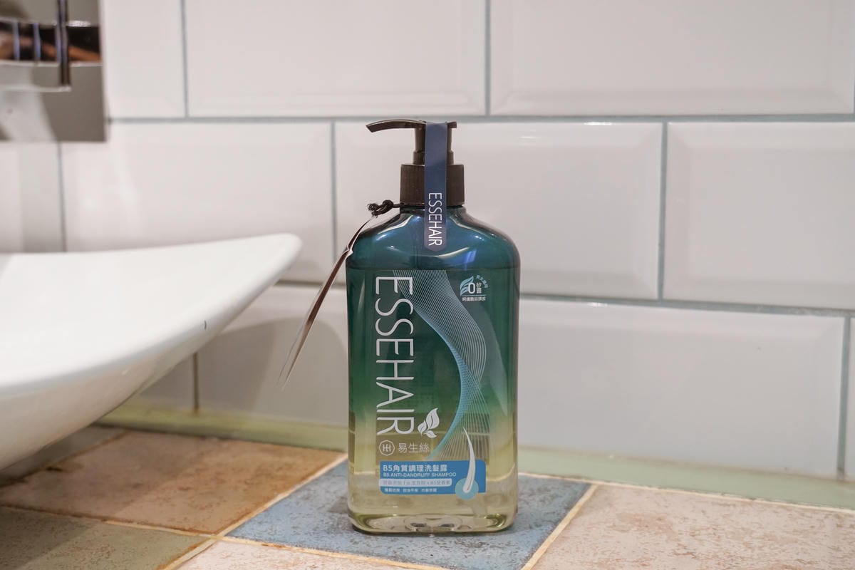 ESSEHAIR易生絲B5角質調理洗髮露 夏日頭皮救星 打造輕盈蓬鬆感1.jpg ESSEHAIR易生絲B5角質調理洗髮露 夏日頭皮救星 打造輕盈蓬鬆感1.jpg