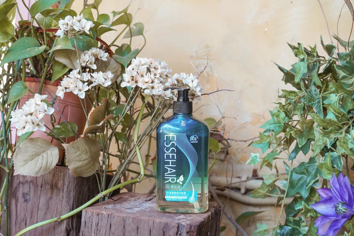 ESSEHAIR易生絲B5角質調理洗髮露 夏日頭皮救星 打造輕盈蓬鬆感2a.jpg ESSEHAIR易生絲B5角質調理洗髮露 夏日頭皮救星 打造輕盈蓬鬆感2a.jpg