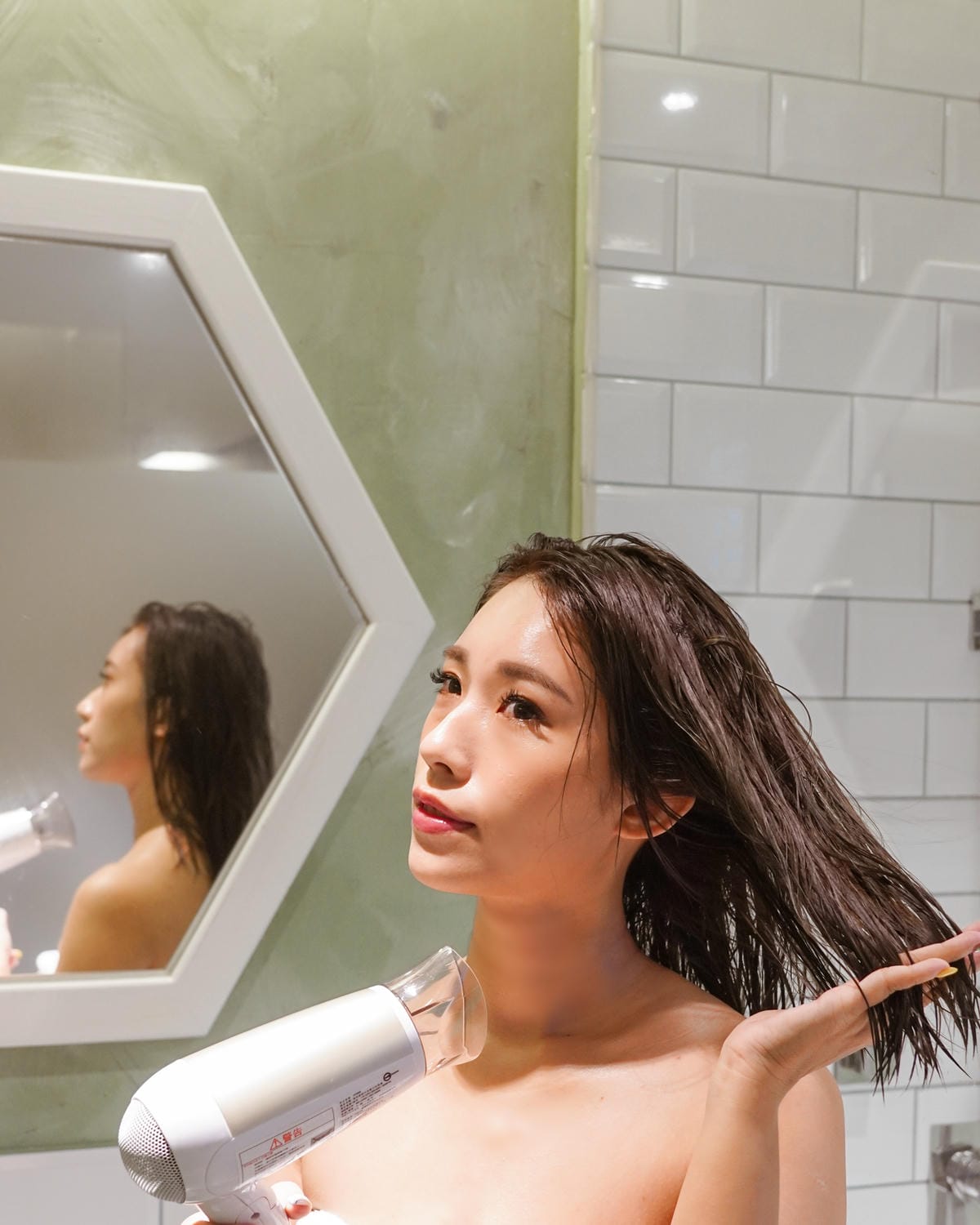 ESSEHAIR易生絲B5角質調理洗髮露 夏日頭皮救星 打造輕盈蓬鬆感11.jpg ESSEHAIR易生絲B5角質調理洗髮露 夏日頭皮救星 打造輕盈蓬鬆感11.jpg