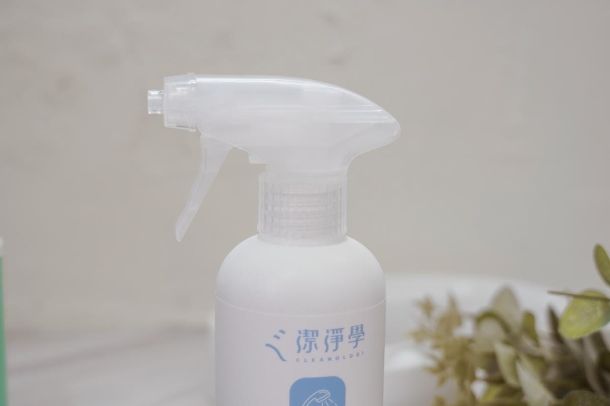 媽咪們必看 浴室除霉好輕鬆　交給不咬手的潔淨學 浴廁除霉噴霧６.jpg