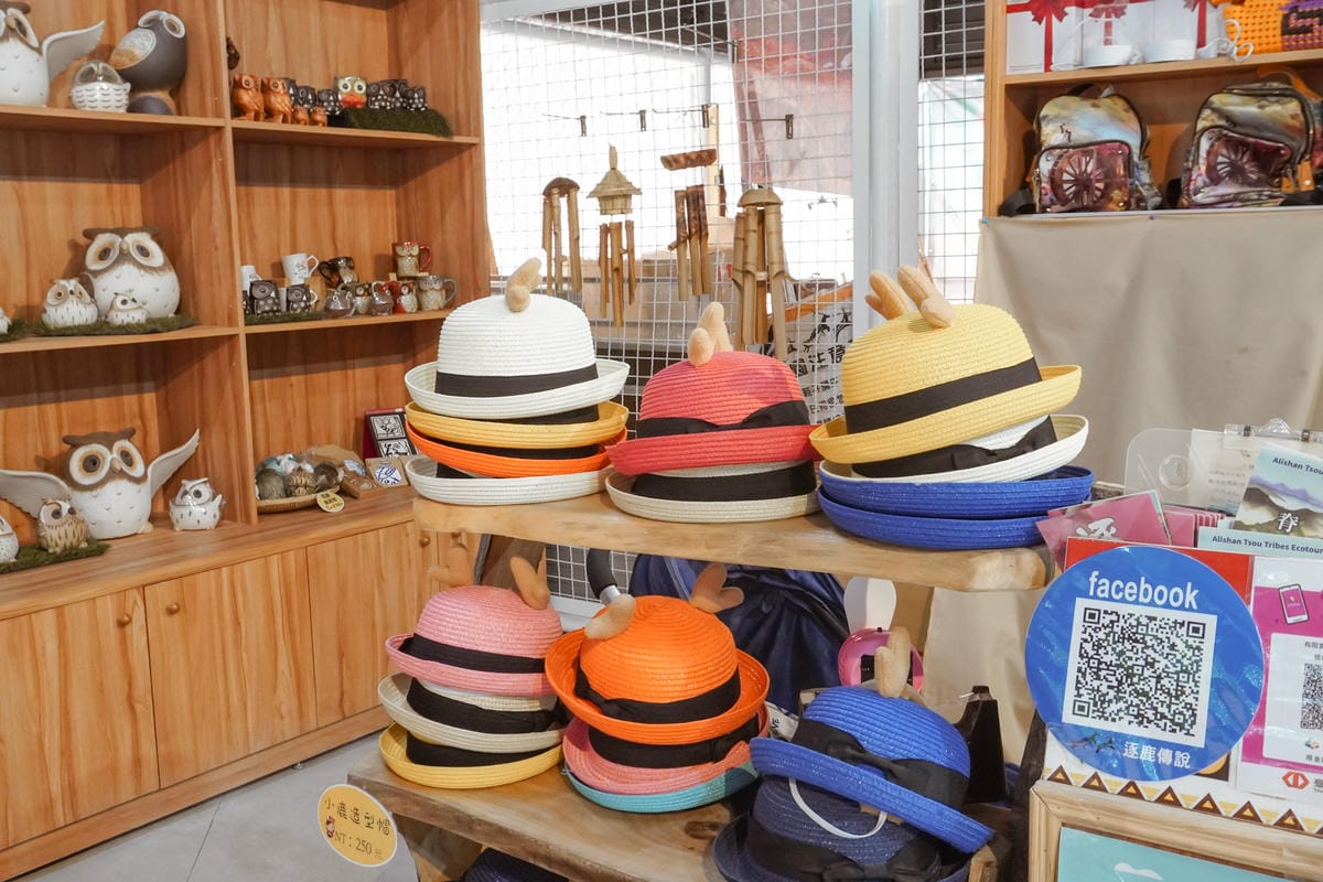 嘉義親子半日遊 阿里山逐鹿部落 嘉義小奈良 近距離餵食梅花鹿 鄒族部落藝術村25.jpg 嘉義親子半日遊 阿里山逐鹿部落 嘉義小奈良 近距離餵食梅花鹿 鄒族部落藝術村25.jpg