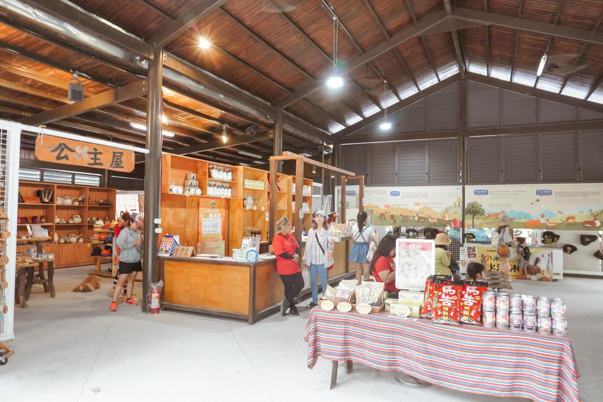 嘉義親子半日遊 阿里山逐鹿部落 嘉義小奈良 近距離餵食梅花鹿 鄒族部落藝術村22.jpg 嘉義親子半日遊 阿里山逐鹿部落 嘉義小奈良 近距離餵食梅花鹿 鄒族部落藝術村22.jpg