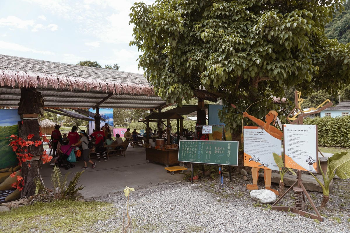 嘉義親子半日遊 阿里山逐鹿部落 嘉義小奈良 近距離餵食梅花鹿 鄒族部落藝術村2.jpg 嘉義親子半日遊 阿里山逐鹿部落 嘉義小奈良 近距離餵食梅花鹿 鄒族部落藝術村2.jpg