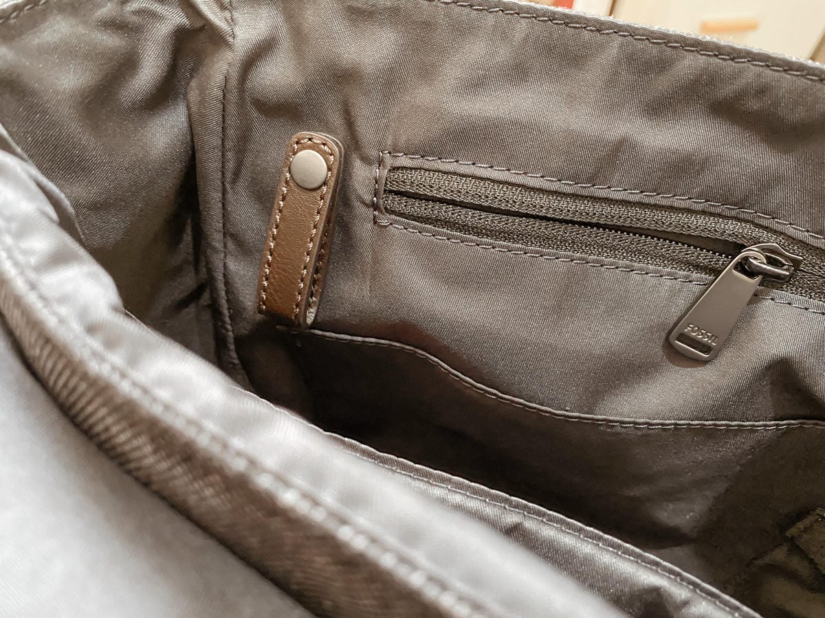 包包開箱 FOSSIL都會時尚男女包款分享 優雅與休閒風格兼具 時尚好穿搭8.jpg 包包開箱 FOSSIL都會時尚男女包款分享 優雅與休閒風格兼具 時尚好穿搭8.jpg