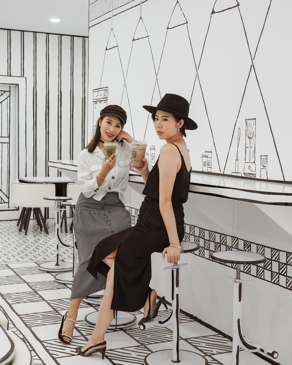 高雄2D Cafe 走進黑白漫畫裡 甜點咖啡美照拍不停 進瑞豐夜市 巨蛋站2號出口18.jpg