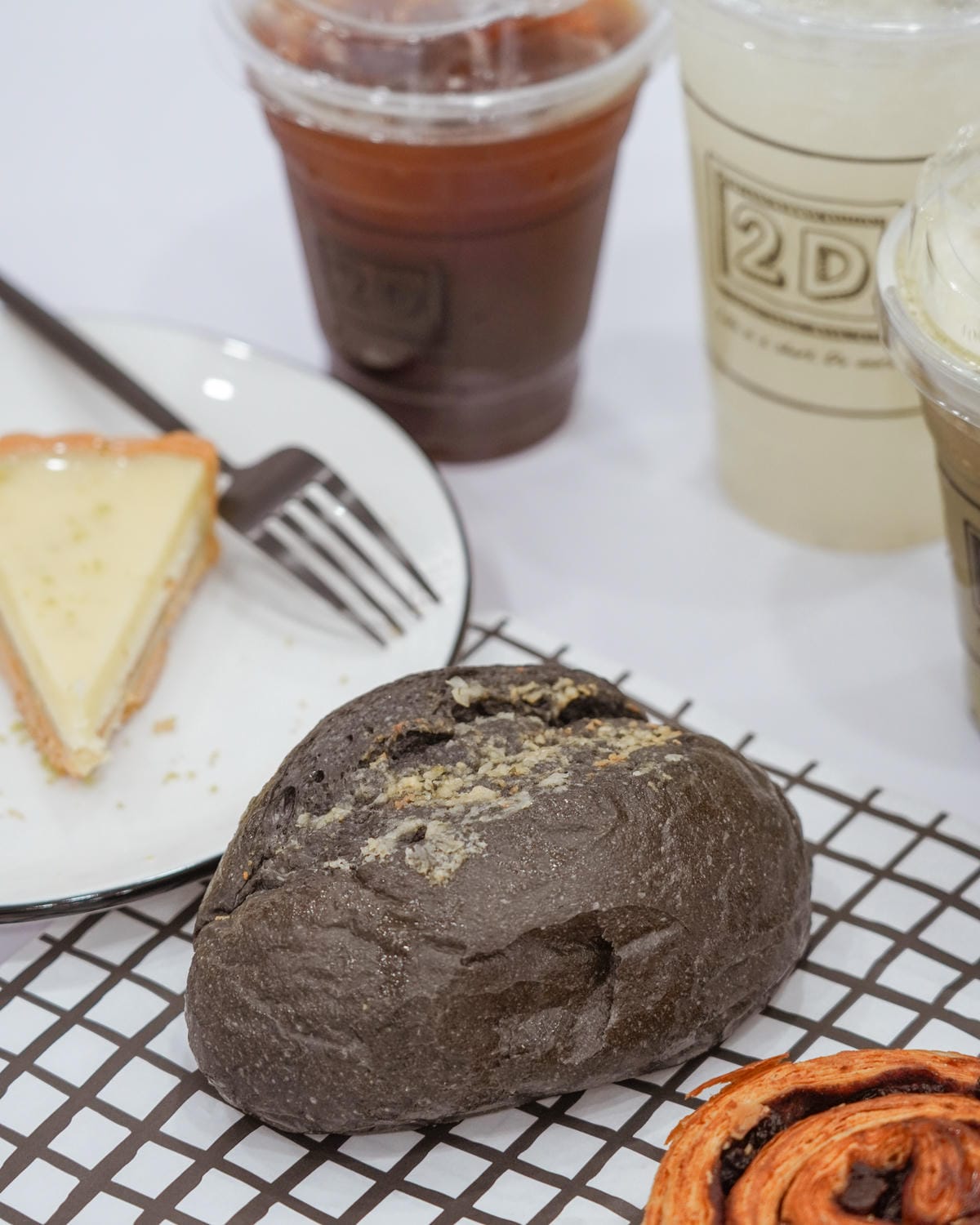 高雄2D Cafe 走進黑白漫畫裡 甜點咖啡美照拍不停 進瑞豐夜市 巨蛋站2號出口30.jpg