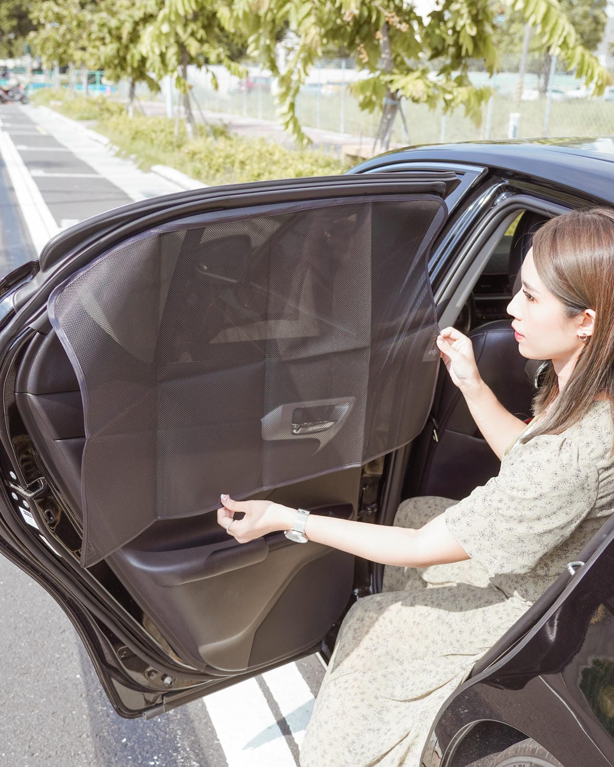 車用好物 磁吸汽車遮陽簾 隔熱防曬窗簾 擋陽光不擋視線9.jpg 車用好物 磁吸汽車遮陽簾 隔熱防曬窗簾 擋陽光不擋視線9.jpg