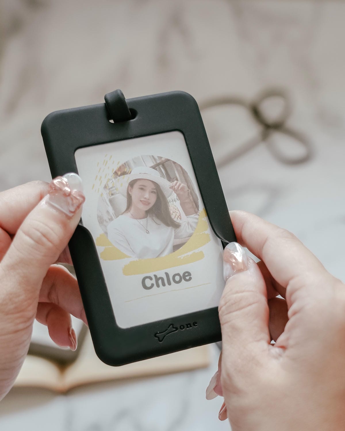 Bone 頸掛開窗識別證套 識別證 卡片 雙卡不干擾 輕鬆帶著走4.JPG Bone 頸掛開窗識別證套 識別證 卡片 雙卡不干擾 輕鬆帶著走4.JPG