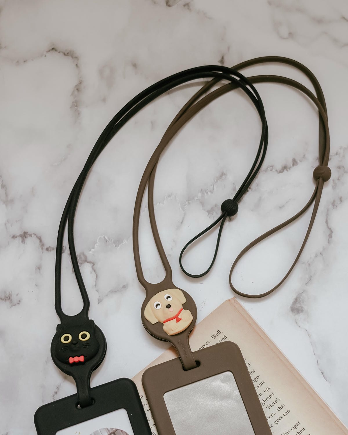 Bone 頸掛開窗識別證套 識別證 卡片 雙卡不干擾 輕鬆帶著走11.JPG Bone 頸掛開窗識別證套 識別證 卡片 雙卡不干擾 輕鬆帶著走11.JPG