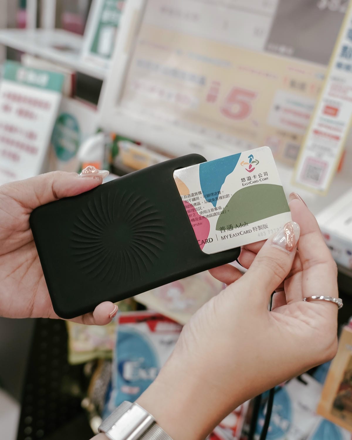 Bone 頸掛開窗識別證套 識別證 卡片 雙卡不干擾 輕鬆帶著走26.JPG Bone 頸掛開窗識別證套 識別證 卡片 雙卡不干擾 輕鬆帶著走26.JPG