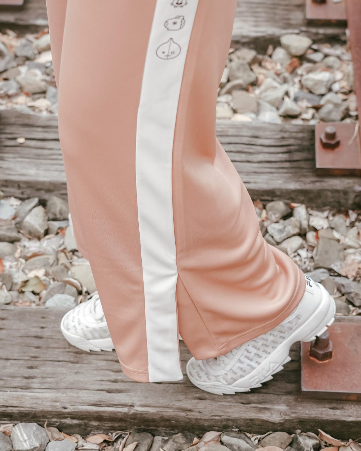 復古運動風穿搭 OB嚴選 X BT21 歡迎光臨宇宙明星BT21!!LOOKBOOK19.jpg 復古運動風穿搭 OB嚴選 X BT21 歡迎光臨宇宙明星BT21!!LOOKBOOK19.jpg