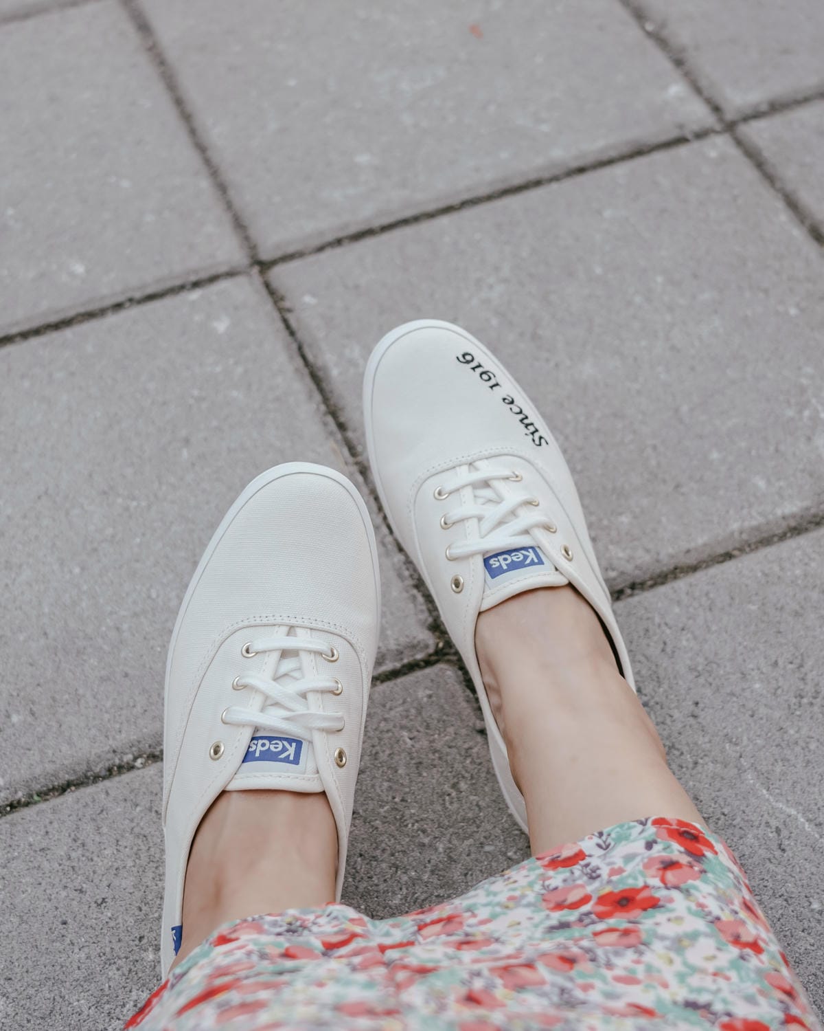小白鞋穿搭 Keds CHAMPION 韓國款1916清新刺繡休閒鞋 一鞋三搭法穿搭LOOKBOOK21.jpg 小白鞋穿搭 Keds CHAMPION 韓國款1916清新刺繡休閒鞋 一鞋三搭法穿搭LOOKBOOK21.jpg