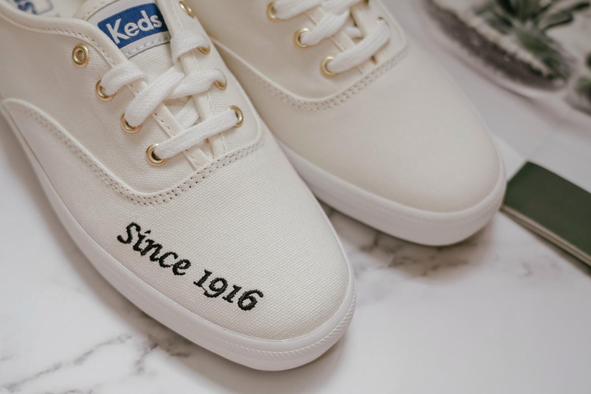 小白鞋穿搭 Keds CHAMPION 韓國款1916清新刺繡休閒鞋 一鞋三搭法穿搭LOOKBOOK3A.jpg 小白鞋穿搭 Keds CHAMPION 韓國款1916清新刺繡休閒鞋 一鞋三搭法穿搭LOOKBOOK3A.jpg