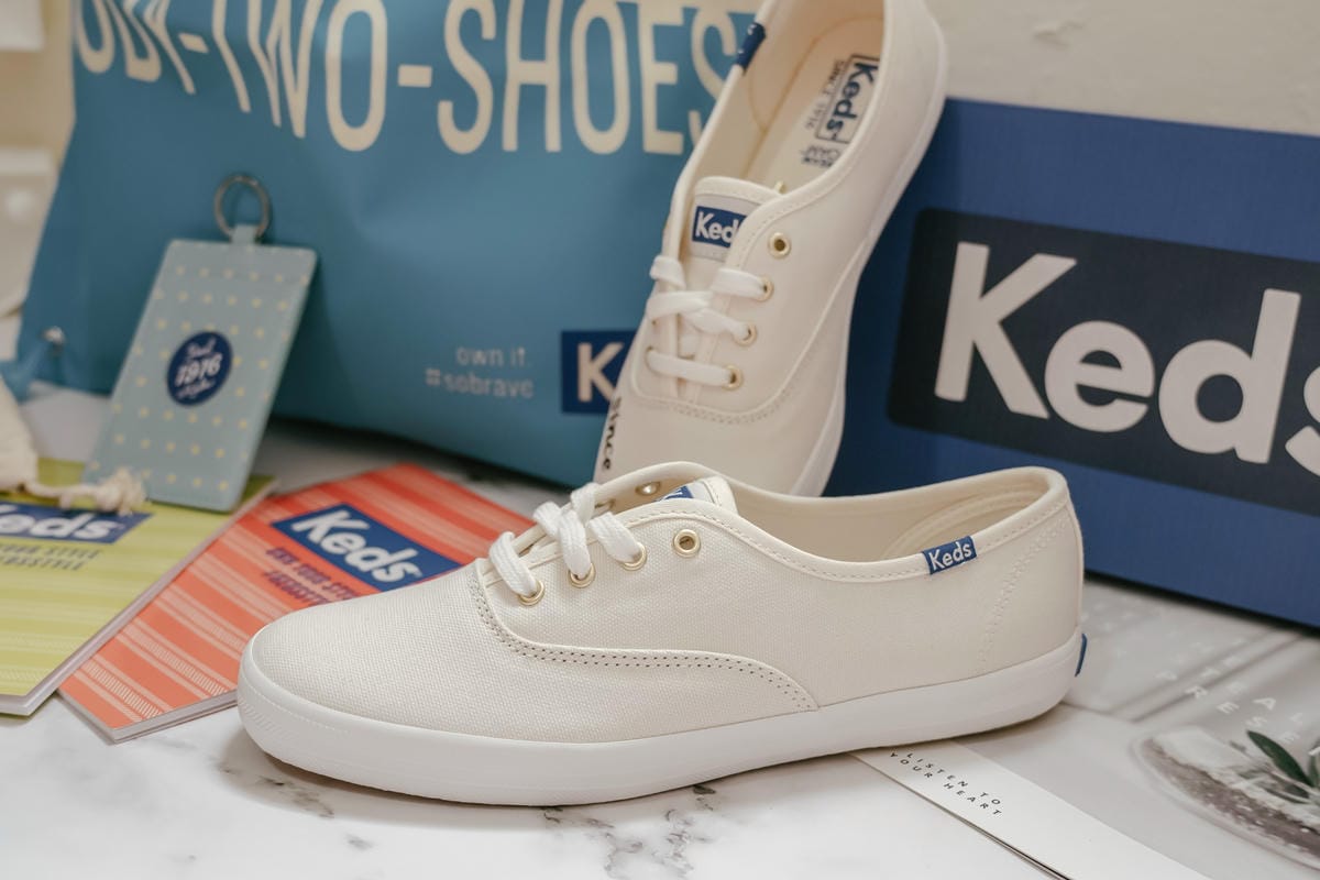 小白鞋穿搭 Keds CHAMPION 韓國款1916清新刺繡休閒鞋 一鞋三搭法穿搭LOOKBOOK3.jpg 小白鞋穿搭 Keds CHAMPION 韓國款1916清新刺繡休閒鞋 一鞋三搭法穿搭LOOKBOOK3.jpg