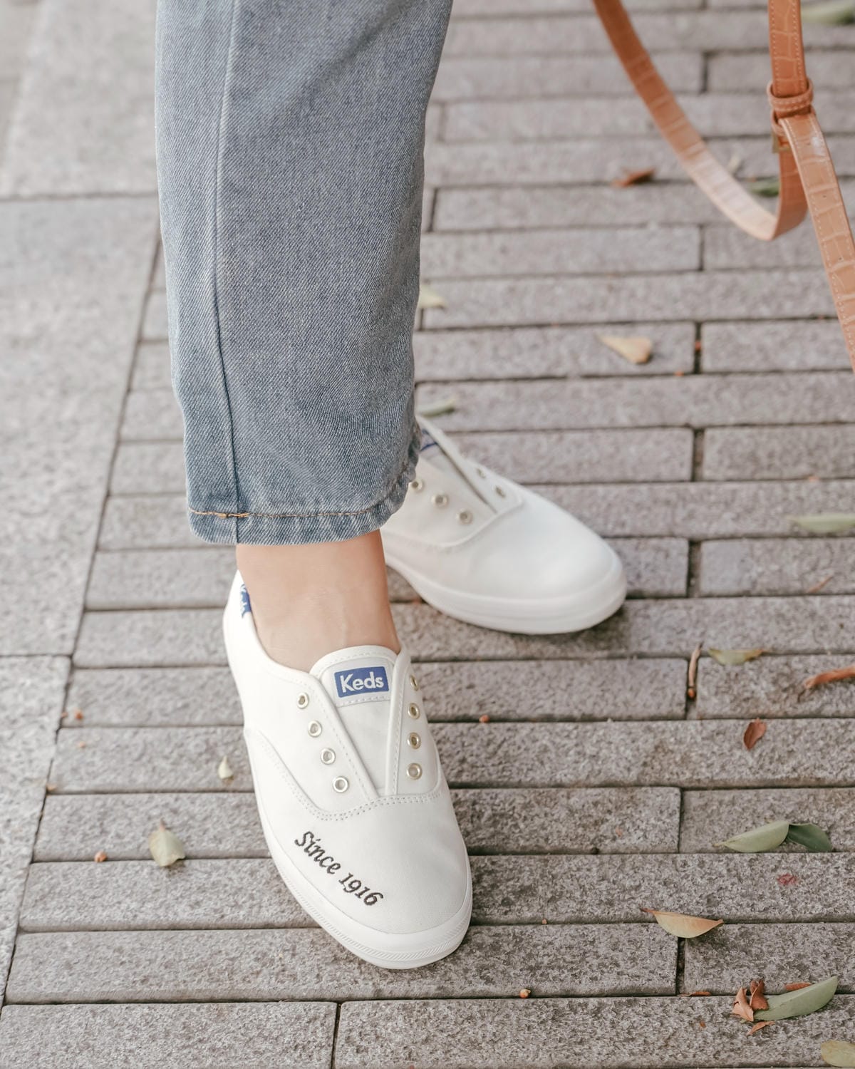 小白鞋穿搭 Keds CHAMPION 韓國款1916清新刺繡休閒鞋 一鞋三搭法穿搭LOOKBOOK26.jpg 小白鞋穿搭 Keds CHAMPION 韓國款1916清新刺繡休閒鞋 一鞋三搭法穿搭LOOKBOOK26.jpg