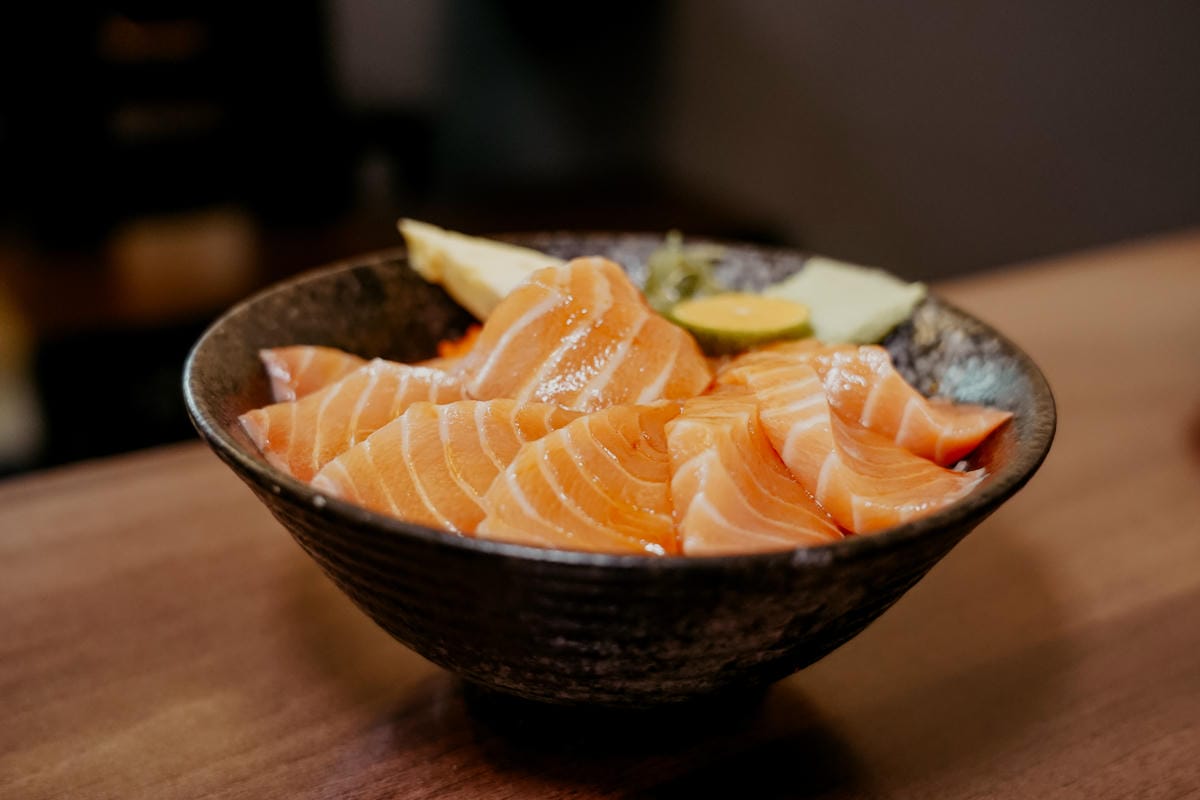 高雄丼飯推薦｜佐賀生魚片丼飯專門店 佐賀招牌海鮮丼必吃 新興區商業午餐 今天吃什麼APP21.jpg