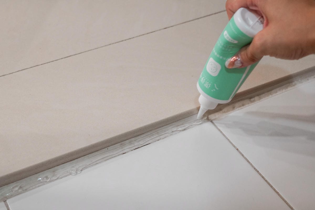 潔淨學 矽利康除霉凝膠 使用不刺鼻 不沾手 一沖乾淨 還我潔白牆角11.JPG 潔淨學 矽利康除霉凝膠 使用不刺鼻 不沾手 一沖乾淨 還我潔白牆角11.JPG