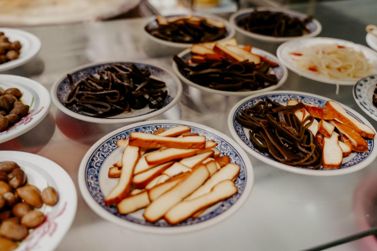 屏東 胡家牛肉麵店 勝利路上傳承近50年的老店 牛肉麵 酸辣湯必點7.jpg