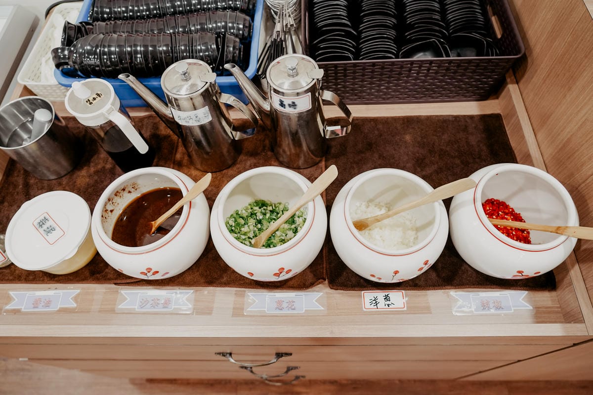 台南新市火鍋 真豪紀精饌鍋物 一人一鍋 湯底每日蔬菜豬骨現熬 冬季限定麻油松阪豬肉鍋 暖心又暖胃12.jpg 台南新市火鍋 真豪紀精饌鍋物 一人一鍋 湯底每日蔬菜豬骨現熬 冬季限定麻油松阪豬肉鍋 暖心又暖胃12.jpg