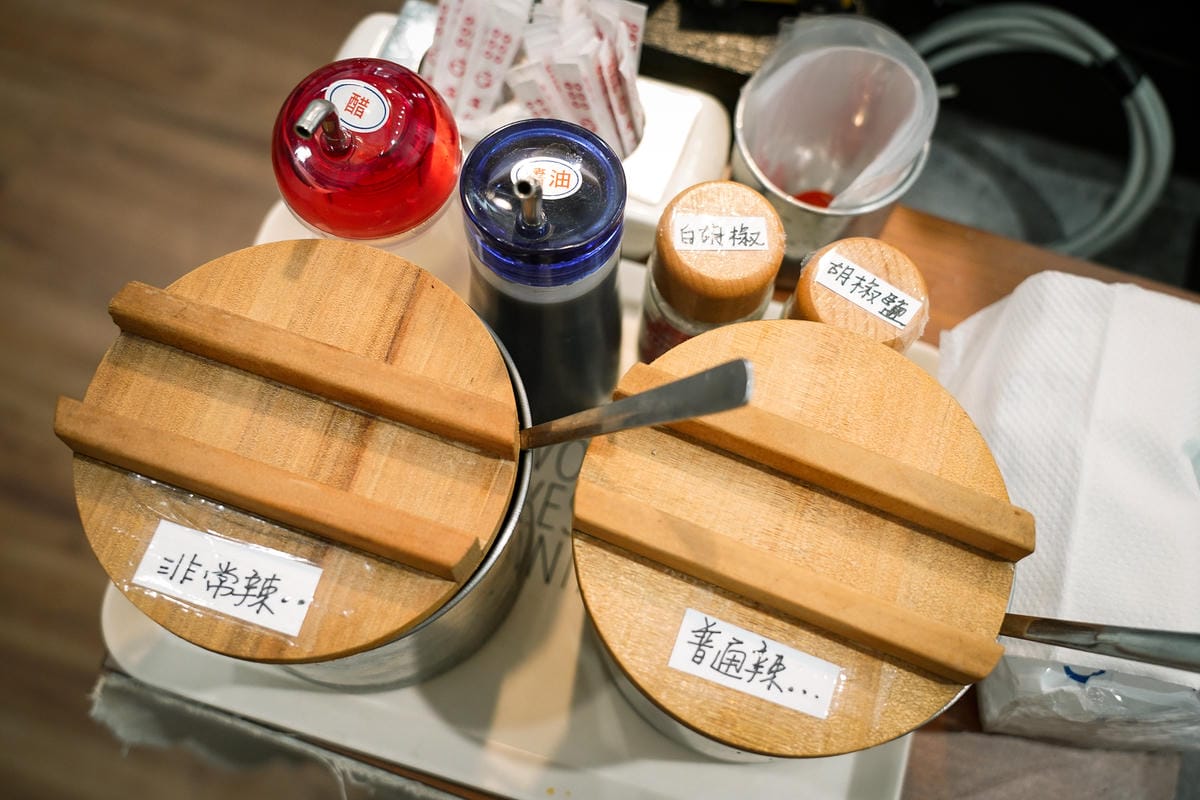 台南東區 好春麵飲 文青質感風麵店 滷菜激推四川秘製辣油味道更升級!9.jpg 台南東區 好春麵飲 文青質感風麵店 滷菜激推四川秘製辣油味道更升級!9.jpg