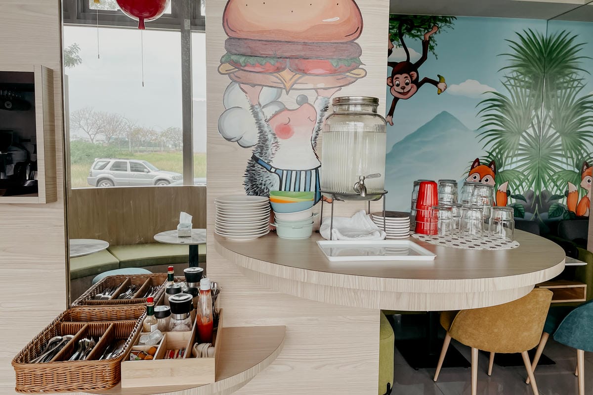 南科美食 圈子早午餐Coffee南科旗艦店 採光落地窗 手繪牆舒適用餐環境 紅酒牛肉 綜合拼盤 松露歐姆雷 咖哩豬排13.jpg 南科美食 圈子早午餐Coffee南科旗艦店 採光落地窗 手繪牆舒適用餐環境 紅酒牛肉 綜合拼盤 松露歐姆雷 咖哩豬排13.jpg