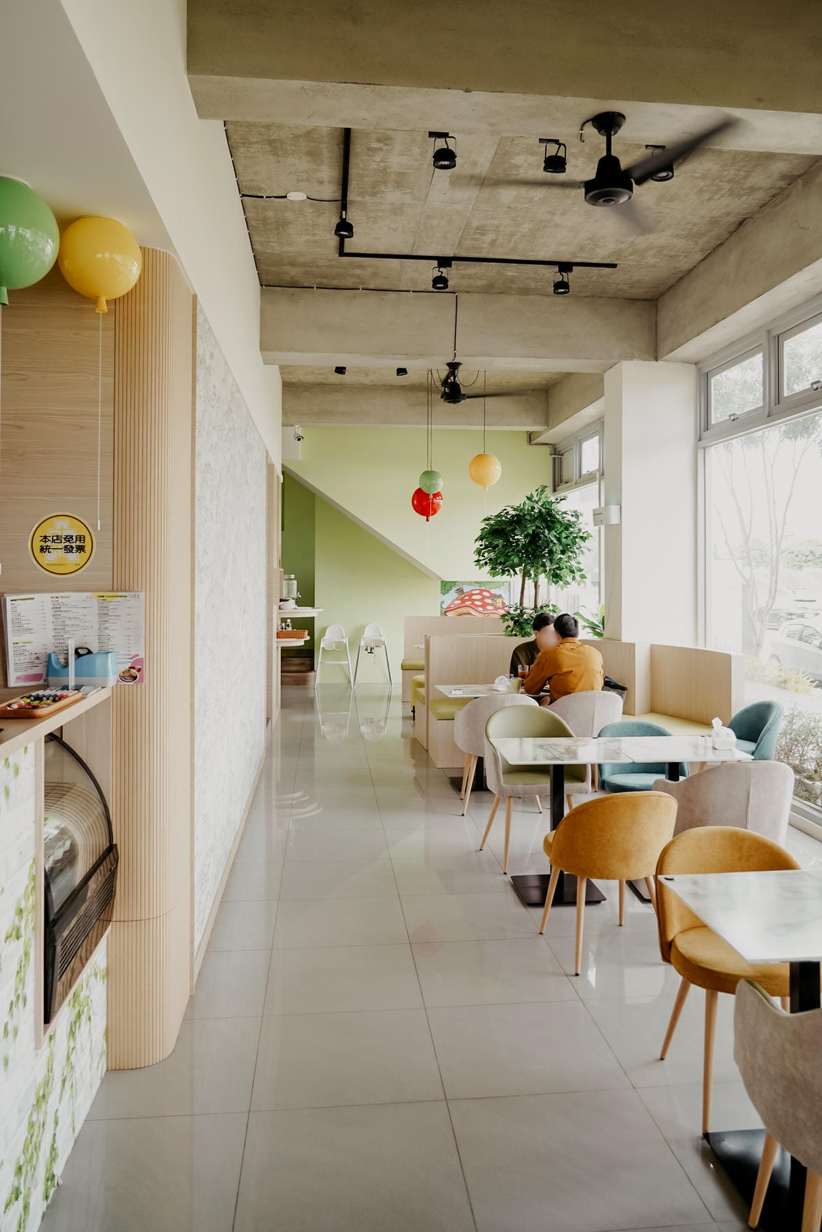 南科美食 圈子早午餐Coffee南科旗艦店 採光落地窗 手繪牆舒適用餐環境 紅酒牛肉 綜合拼盤 松露歐姆雷 咖哩豬排6.jpg 南科美食 圈子早午餐Coffee南科旗艦店 採光落地窗 手繪牆舒適用餐環境 紅酒牛肉 綜合拼盤 松露歐姆雷 咖哩豬排6.jpg