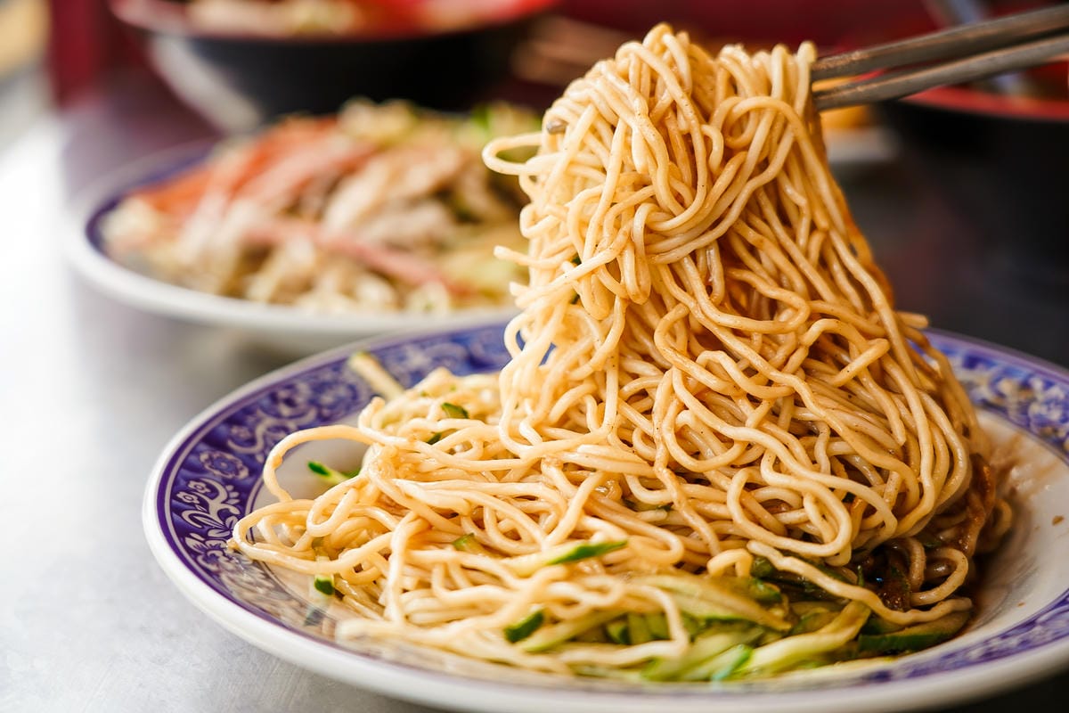 台南中西區美食 張家涼麵 近一甲子的傳承好味道 什錦涼麵有皮蛋好特別 台南美術二館對面19.JPG