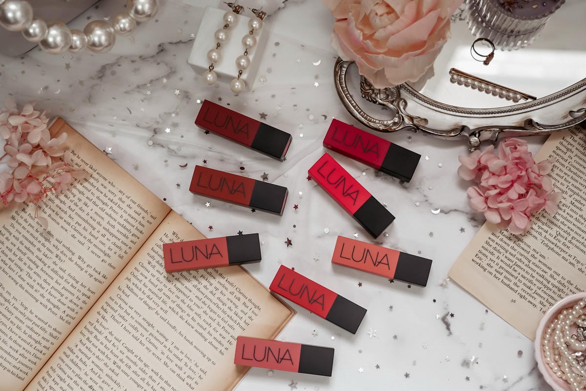 秋冬唇彩流行趨勢 LUNA微醺絲絨霧面唇膏 全試色 復古時尚 日常氣質妝容都可駕馭2.jpg 秋冬唇彩流行趨勢 LUNA微醺絲絨霧面唇膏 全試色 復古時尚 日常氣質妝容都可駕馭2.jpg