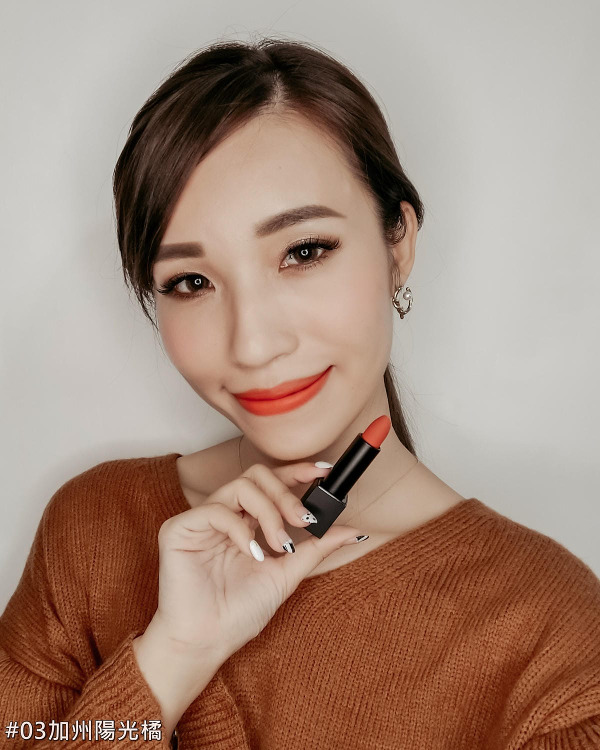 秋冬唇彩流行趨勢 LUNA微醺絲絨霧面唇膏 全試色 復古時尚 日常氣質妝容都可駕馭18.jpg 秋冬唇彩流行趨勢 LUNA微醺絲絨霧面唇膏 全試色 復古時尚 日常氣質妝容都可駕馭18.jpg