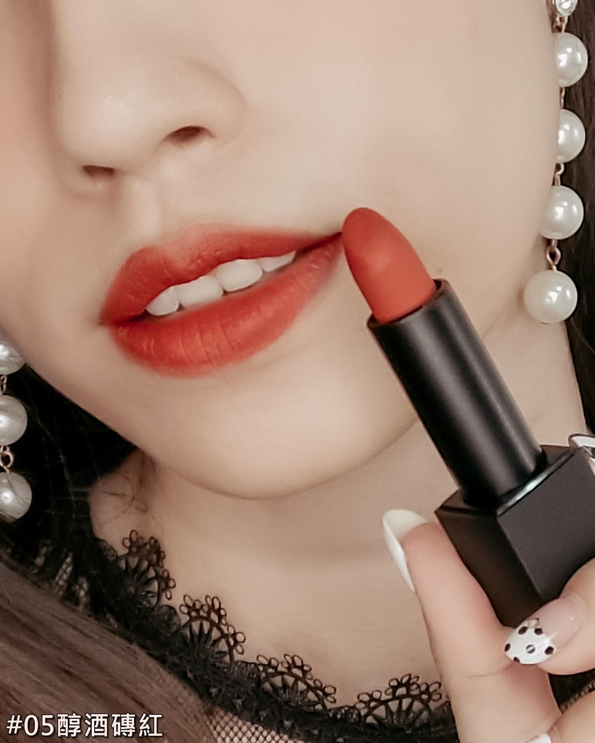 秋冬唇彩流行趨勢 LUNA微醺絲絨霧面唇膏 全試色 復古時尚 日常氣質妝容都可駕馭25.jpg 秋冬唇彩流行趨勢 LUNA微醺絲絨霧面唇膏 全試色 復古時尚 日常氣質妝容都可駕馭25.jpg