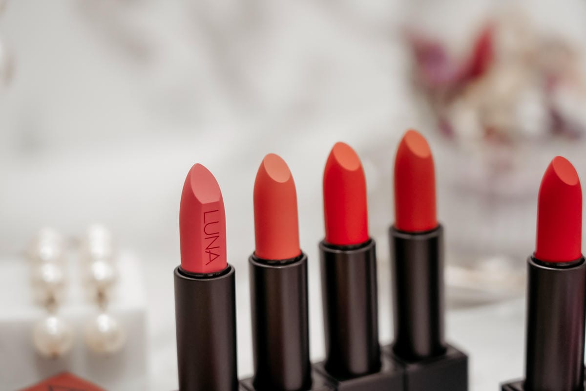 秋冬唇彩流行趨勢 LUNA微醺絲絨霧面唇膏 全試色 復古時尚 日常氣質妝容都可駕馭4.jpg 秋冬唇彩流行趨勢 LUNA微醺絲絨霧面唇膏 全試色 復古時尚 日常氣質妝容都可駕馭4.jpg