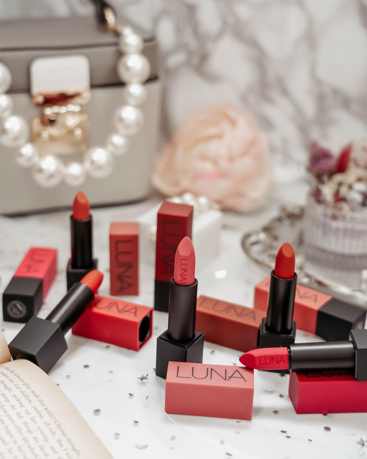 秋冬唇彩流行趨勢 LUNA微醺絲絨霧面唇膏 全試色 復古時尚 日常氣質妝容都可駕馭36.jpg 秋冬唇彩流行趨勢 LUNA微醺絲絨霧面唇膏 全試色 復古時尚 日常氣質妝容都可駕馭36.jpg