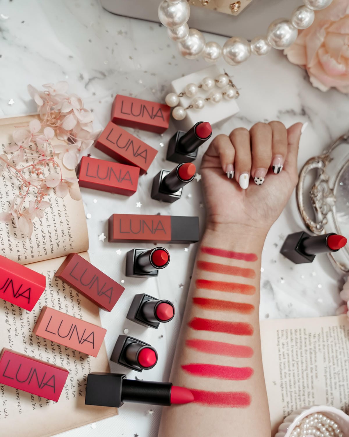 秋冬唇彩流行趨勢 LUNA微醺絲絨霧面唇膏 全試色 復古時尚 日常氣質妝容都可駕馭10.jpg 秋冬唇彩流行趨勢 LUNA微醺絲絨霧面唇膏 全試色 復古時尚 日常氣質妝容都可駕馭10.jpg