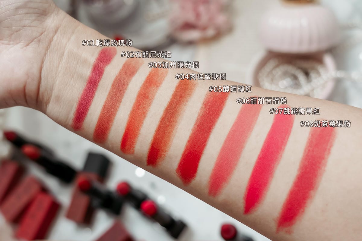 秋冬唇彩流行趨勢 LUNA微醺絲絨霧面唇膏 全試色 復古時尚 日常氣質妝容都可駕馭9.jpg 秋冬唇彩流行趨勢 LUNA微醺絲絨霧面唇膏 全試色 復古時尚 日常氣質妝容都可駕馭9.jpg