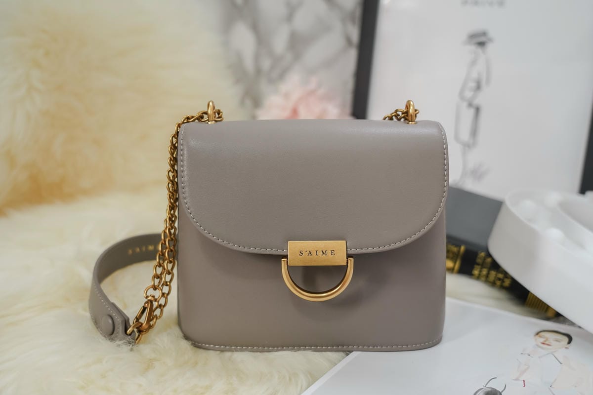 S’AIME東京企劃 年末派對包 新年招財長夾推薦 真皮COCO MINI 撞色鍊條包 多隔層小方包 真皮圓弧打釘拉鍊長夾 時尚美包超好搭11.jpg S’AIME東京企劃 年末派對包 新年招財長夾推薦 真皮COCO MINI 撞色鍊條包 多隔層小方包 真皮圓弧打釘拉鍊長夾 時尚美包超好搭11.jpg