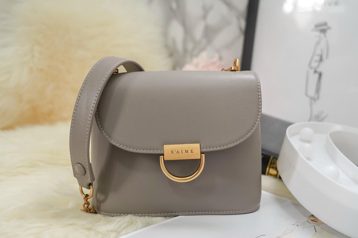 S’AIME東京企劃 年末派對包 新年招財長夾推薦 真皮COCO MINI 撞色鍊條包 多隔層小方包 真皮圓弧打釘拉鍊長夾 時尚美包超好搭4.jpg S’AIME東京企劃 年末派對包 新年招財長夾推薦 真皮COCO MINI 撞色鍊條包 多隔層小方包 真皮圓弧打釘拉鍊長夾 時尚美包超好搭4.jpg