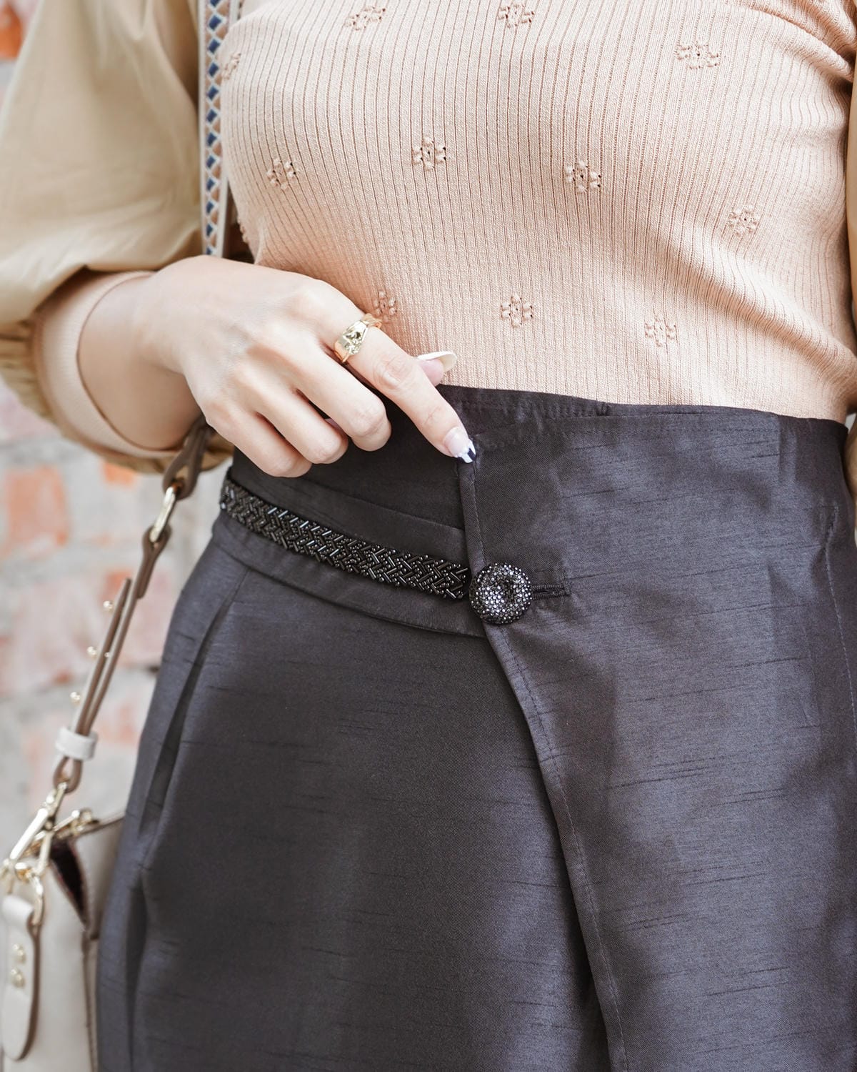 跨年保暖穿搭 iROO 跨年約會Party 仙女穿搭三套LOOK 時尚迎接2021吧!6B.JPG 跨年保暖穿搭 iROO 跨年約會Party 仙女穿搭三套LOOK 時尚迎接2021吧!6B.JPG