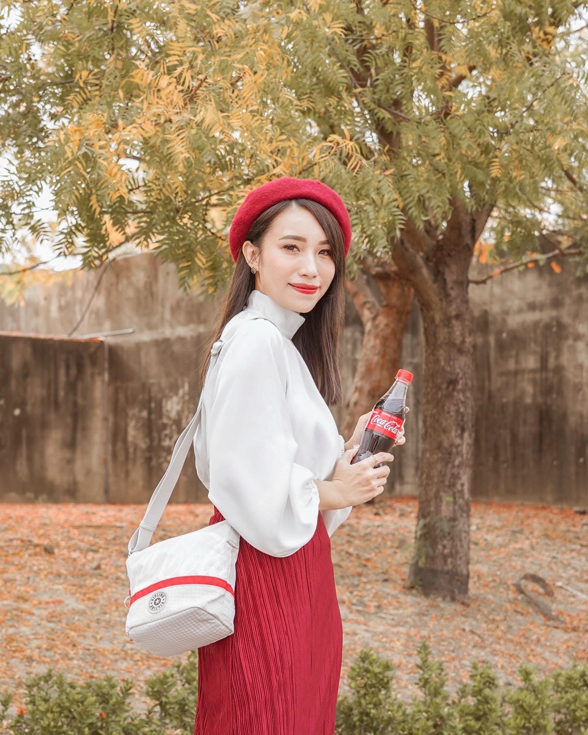 Kipling Coca-Cola 聯名款 百搭包款 2021走春潮流單品推薦7A.JPG Kipling Coca-Cola 聯名款 百搭包款 2021走春潮流單品推薦7A.JPG