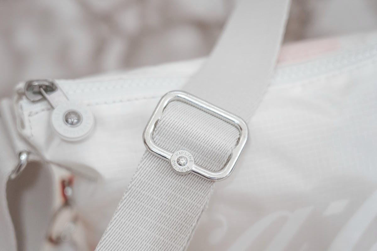 Kipling Coca-Cola 聯名款 百搭包款 2021走春潮流單品推薦7.jpg Kipling Coca-Cola 聯名款 百搭包款 2021走春潮流單品推薦7.jpg