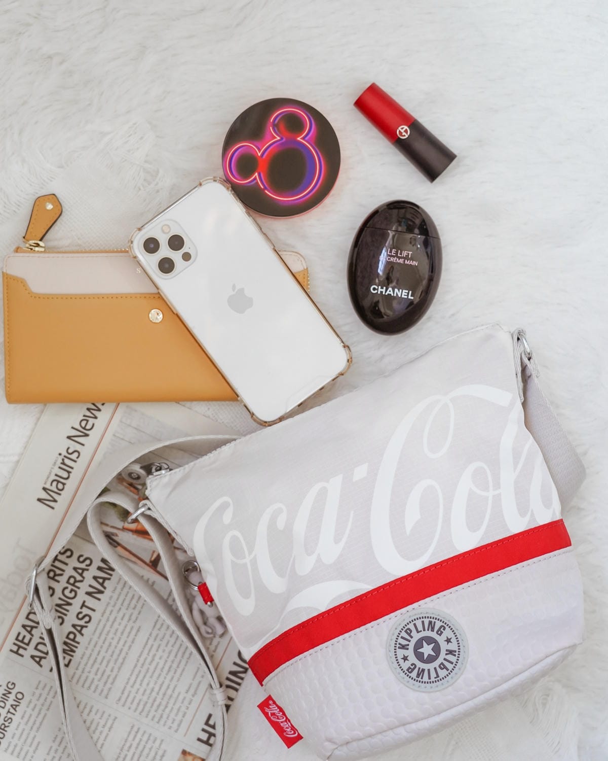 Kipling Coca-Cola 聯名款 百搭包款 2021走春潮流單品推薦9.jpg Kipling Coca-Cola 聯名款 百搭包款 2021走春潮流單品推薦9.jpg