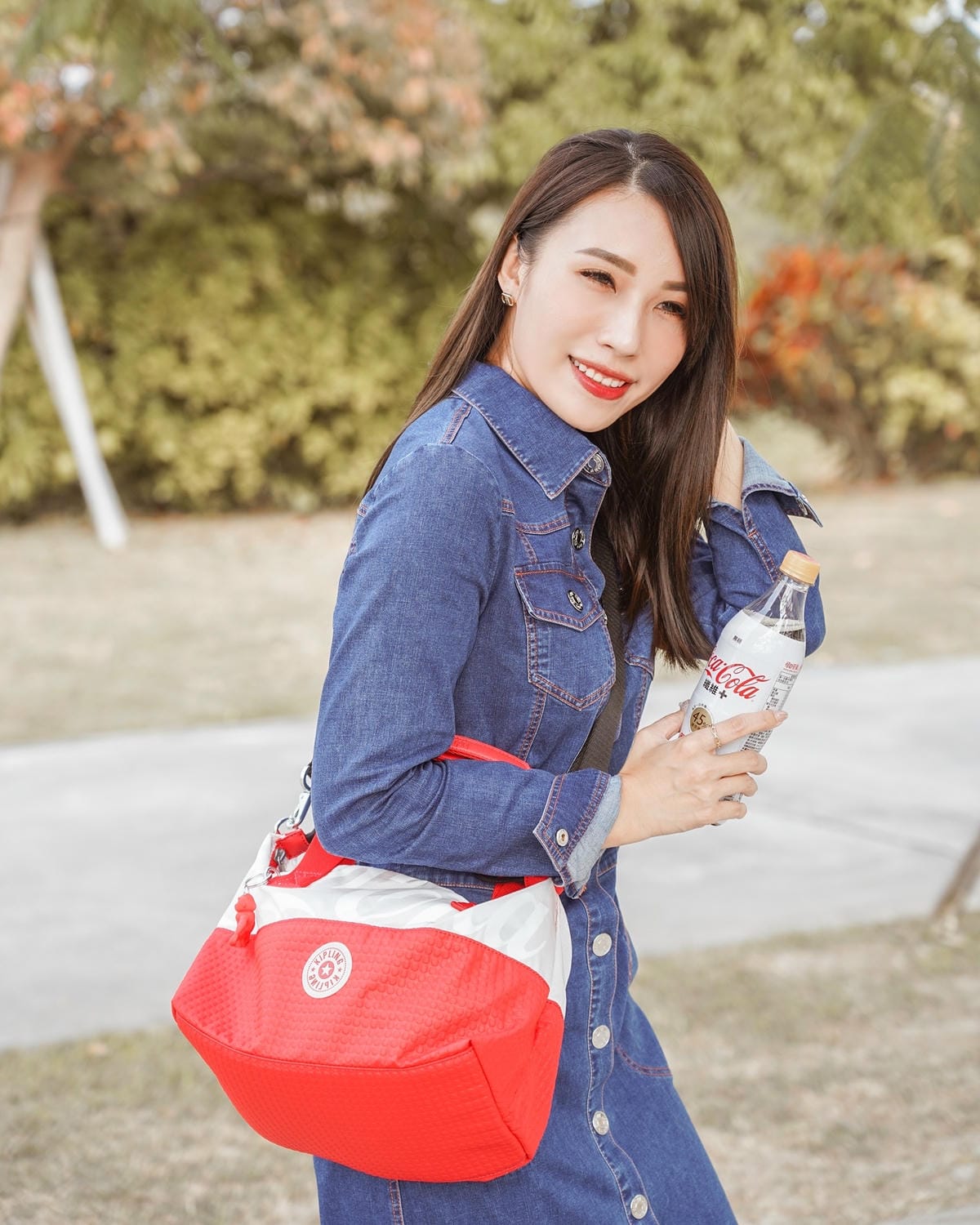 Kipling Coca-Cola 聯名款 百搭包款 2021走春潮流單品推薦30.JPG Kipling Coca-Cola 聯名款 百搭包款 2021走春潮流單品推薦30.JPG