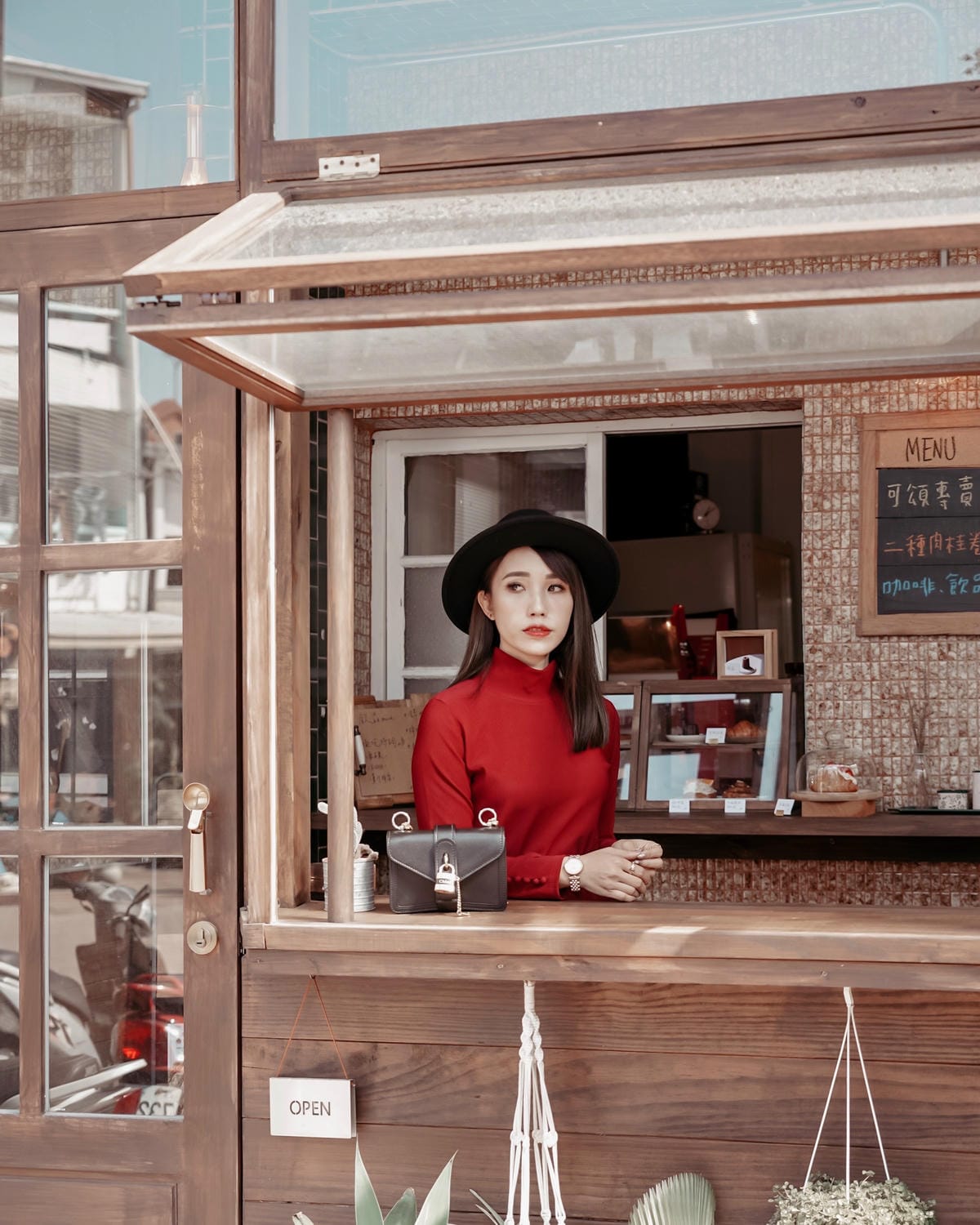 台南安平 伯虎在旗樓 街邊立食店專賣肉桂捲、可麗露、可頌甜點 伯虎在二樓街邊店17.JPG 台南安平 伯虎在旗樓 街邊立食店專賣肉桂捲、可麗露、可頌甜點 伯虎在二樓街邊店17.JPG