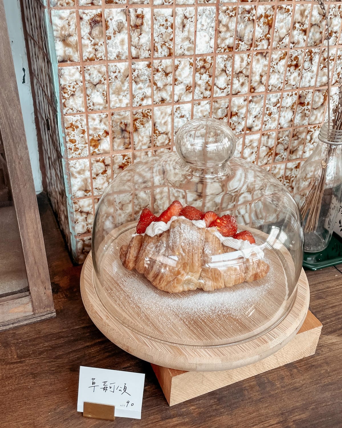 台南安平 伯虎在旗樓 街邊立食店專賣肉桂捲、可麗露、可頌甜點 伯虎在二樓街邊店12.JPG 台南安平 伯虎在旗樓 街邊立食店專賣肉桂捲、可麗露、可頌甜點 伯虎在二樓街邊店12.JPG