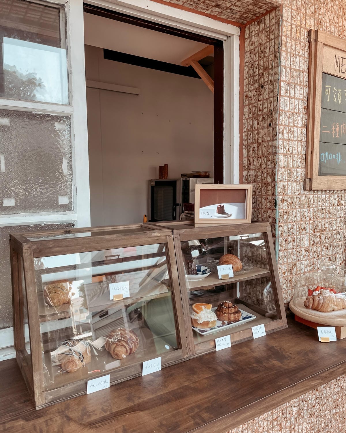 台南安平 伯虎在旗樓 街邊立食店專賣肉桂捲、可麗露、可頌甜點 伯虎在二樓街邊店6.JPG 台南安平 伯虎在旗樓 街邊立食店專賣肉桂捲、可麗露、可頌甜點 伯虎在二樓街邊店6.JPG