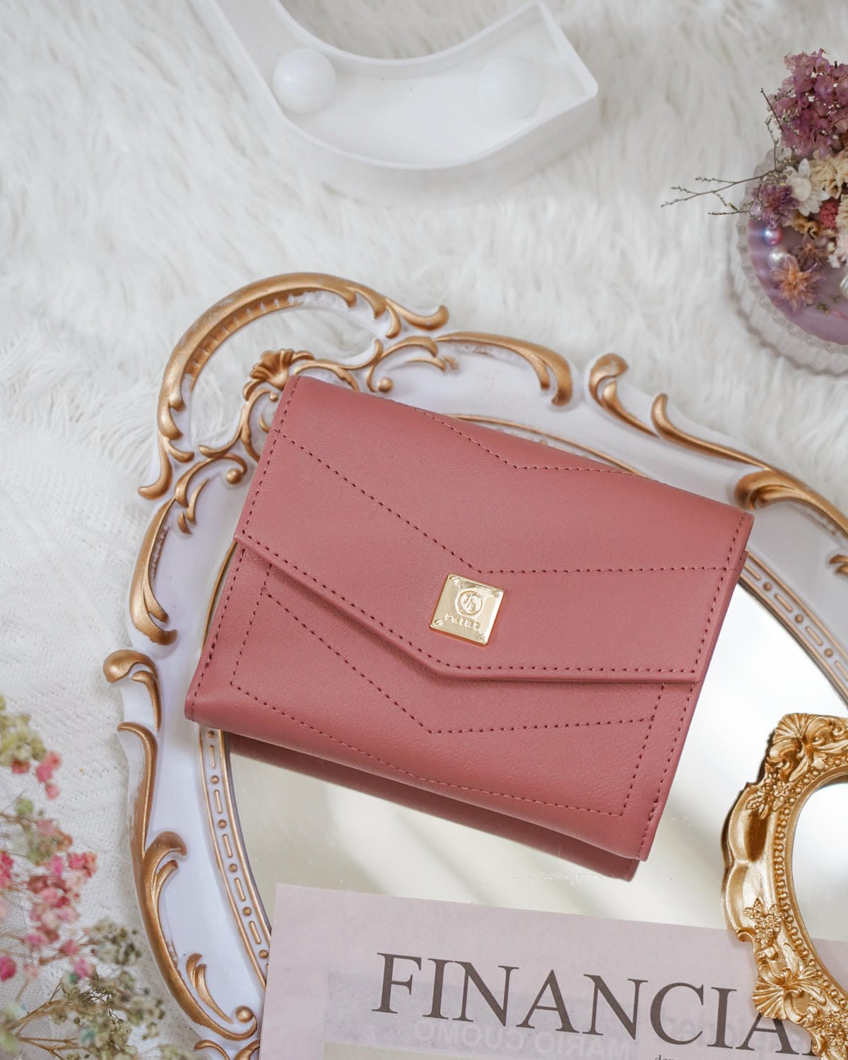 S’AIME東京企劃 春遊必備包款 實用百搭推薦 真皮圓轉鎖手提兩用小方包 仙境馬鞍包 真皮信封掀蓋方塊中夾 25.JPG S’AIME東京企劃 春遊必備包款 實用百搭推薦 真皮圓轉鎖手提兩用小方包 仙境馬鞍包 真皮信封掀蓋方塊中夾 25.JPG