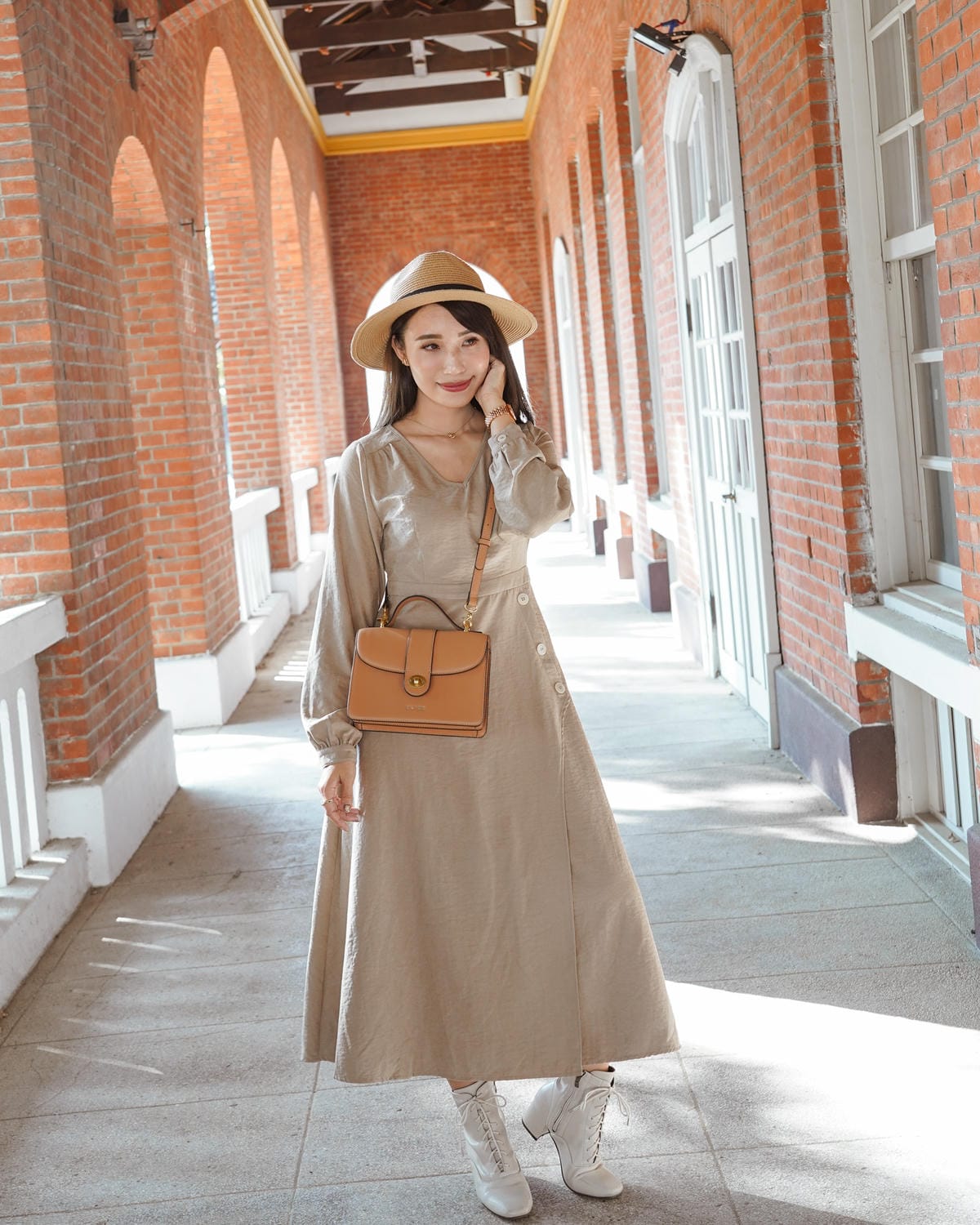 S’AIME東京企劃 春遊必備包款 實用百搭推薦 真皮圓轉鎖手提兩用小方包 仙境馬鞍包 真皮信封掀蓋方塊中夾 18.JPG S’AIME東京企劃 春遊必備包款 實用百搭推薦 真皮圓轉鎖手提兩用小方包 仙境馬鞍包 真皮信封掀蓋方塊中夾 18.JPG